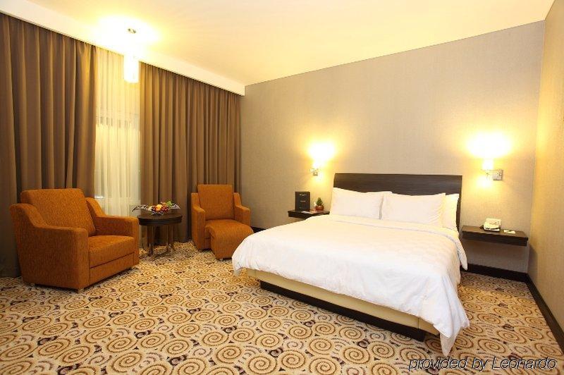 Swiss-Belhotel Kendari Quarto foto